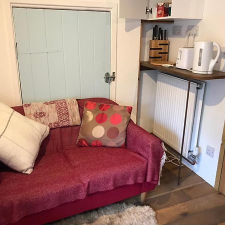 Tiny Cosy Snug Apartment Manorowen Екстериор снимка