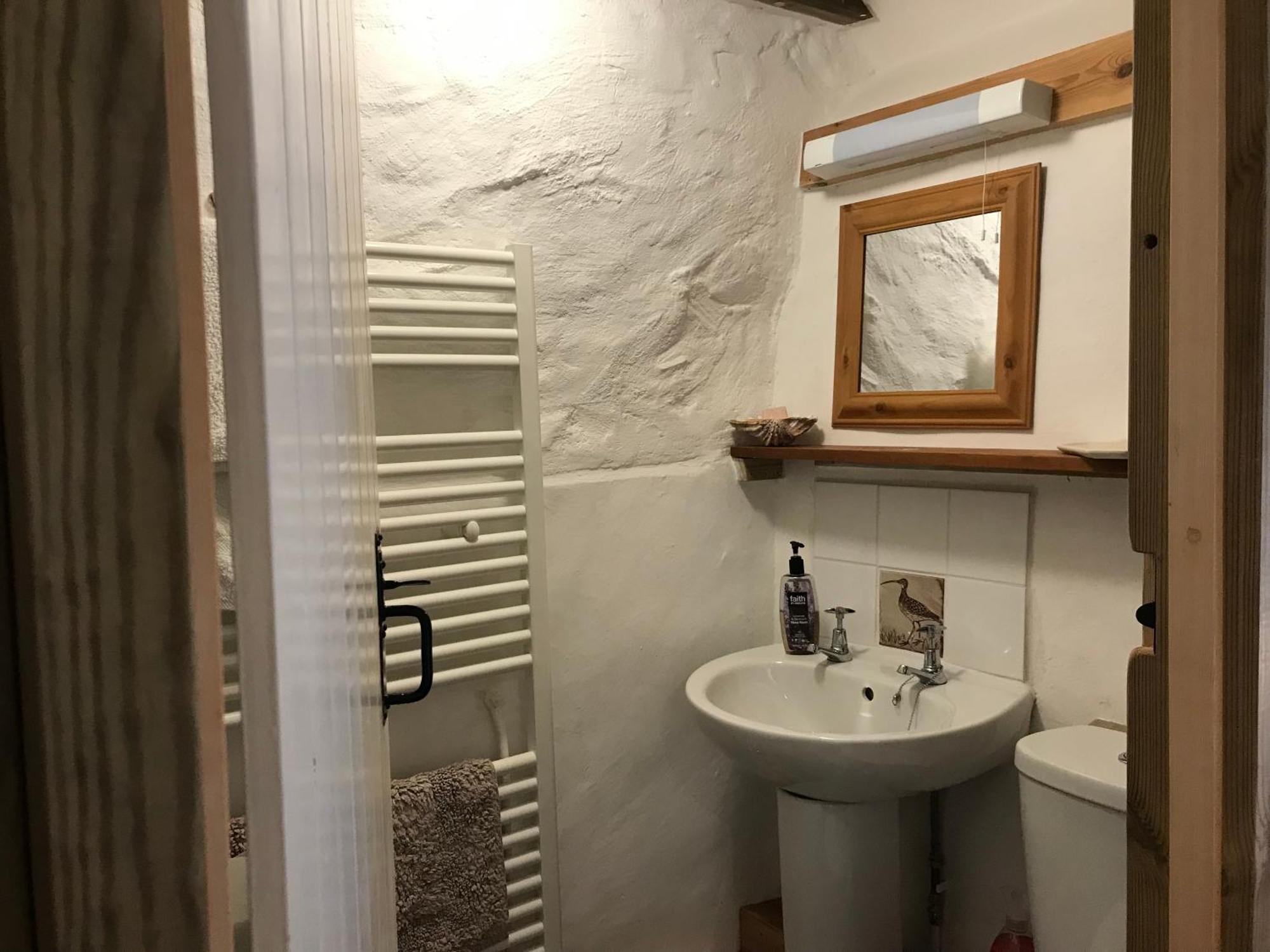 Tiny Cosy Snug Apartment Manorowen Екстериор снимка