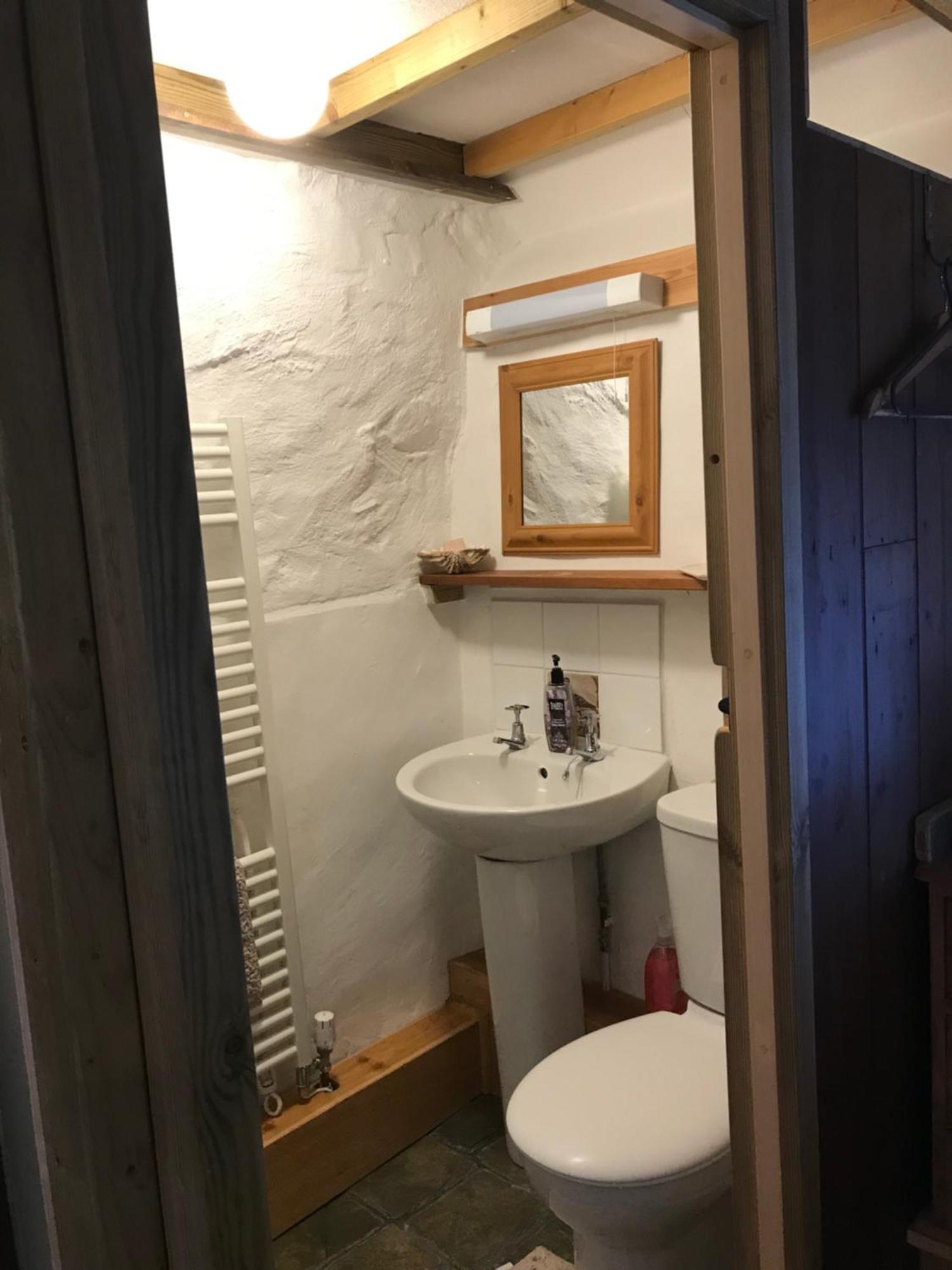 Tiny Cosy Snug Apartment Manorowen Екстериор снимка